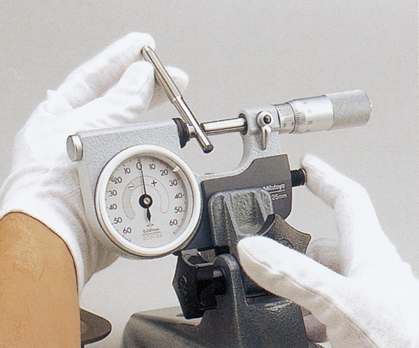 Indicating Micrometer with Button Right 0-25mm 510-121