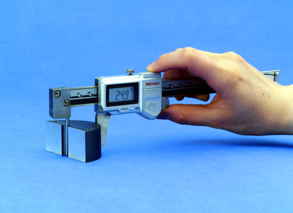 Digital ABS Tube Thickness Caliper Inch/Metric, 0-150mm/0-6", IP67, Thumb Roller 573-761